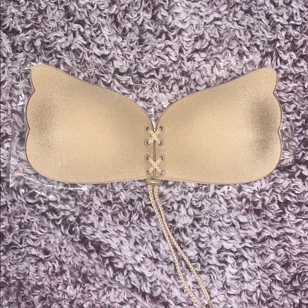 Backless, strapless, sticky bra w/cleavage control